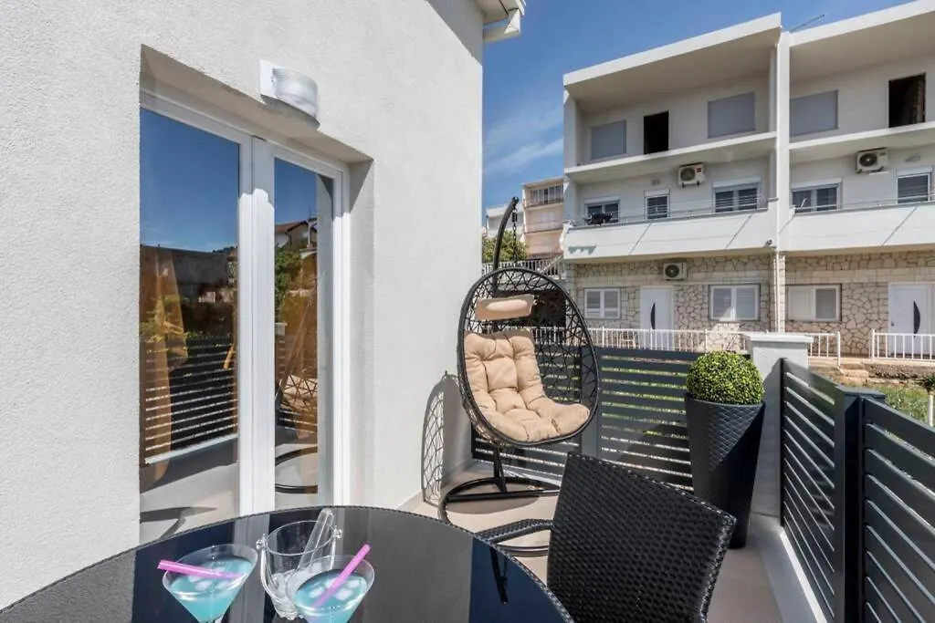 Apartment By Joe Jr. Trogir 0*,