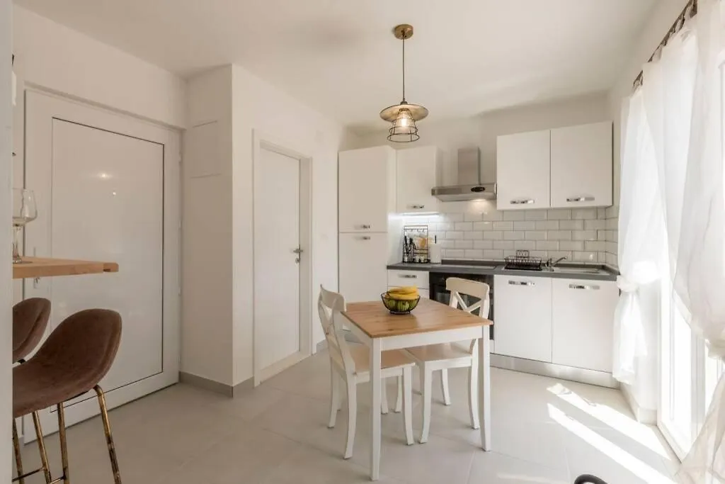 Apartment By Joe Jr. Trogir 0*,